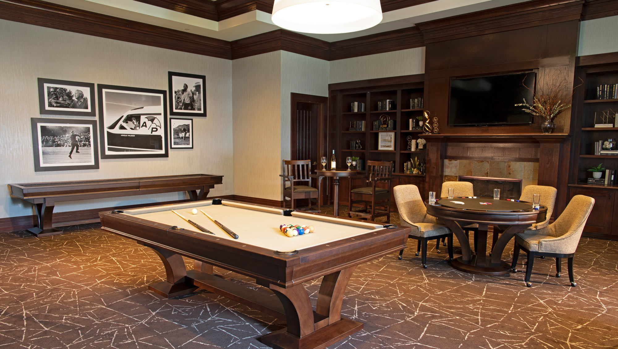 Recreation room with billiards table
